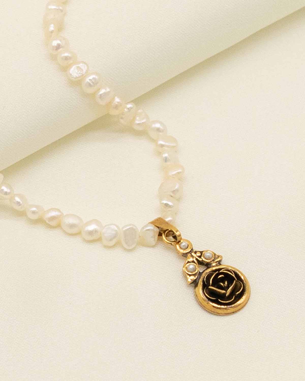 The Arezzo Pearl Necklace (That's Amore Edition)