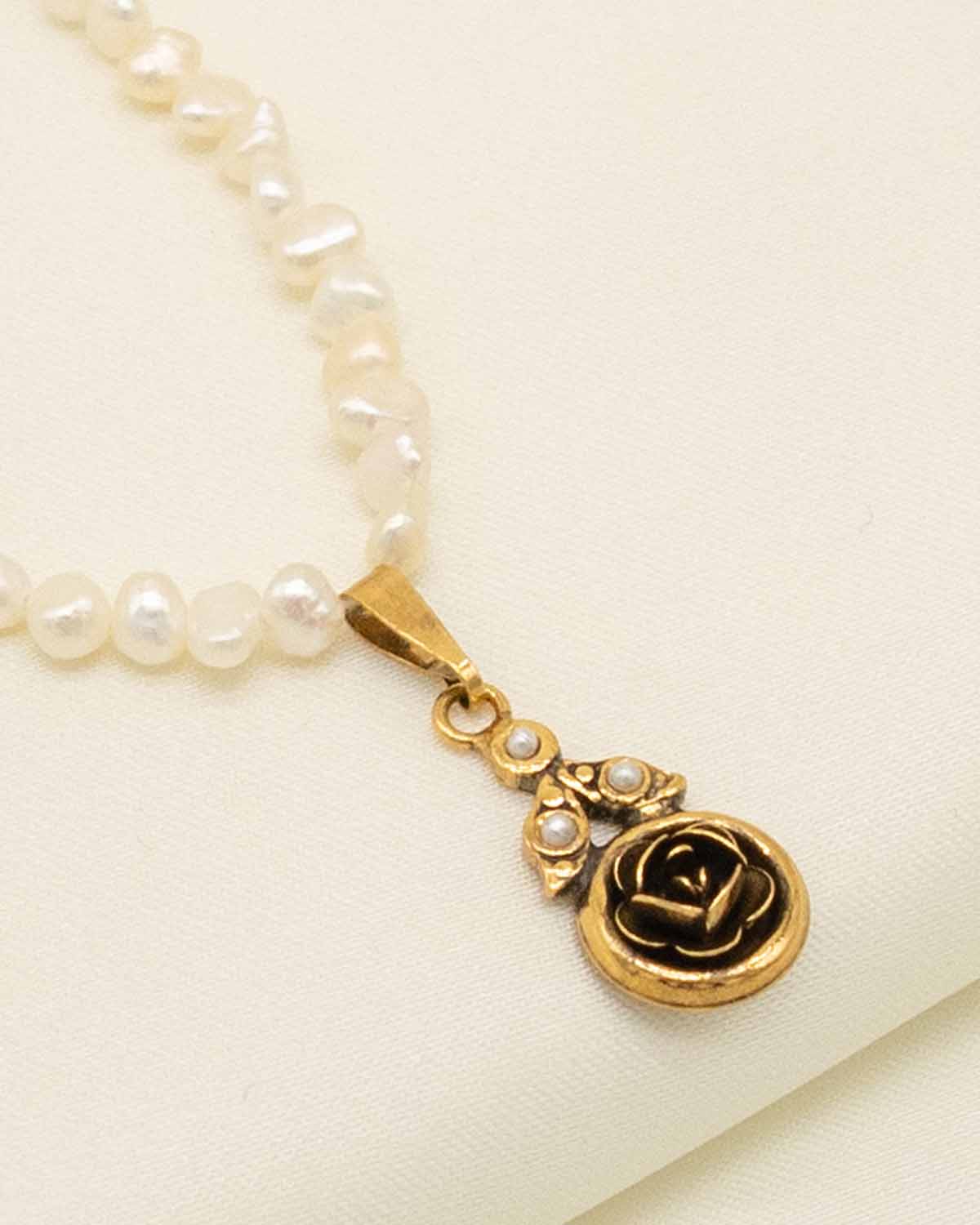 The Arezzo Pearl Necklace (That's Amore Edition)