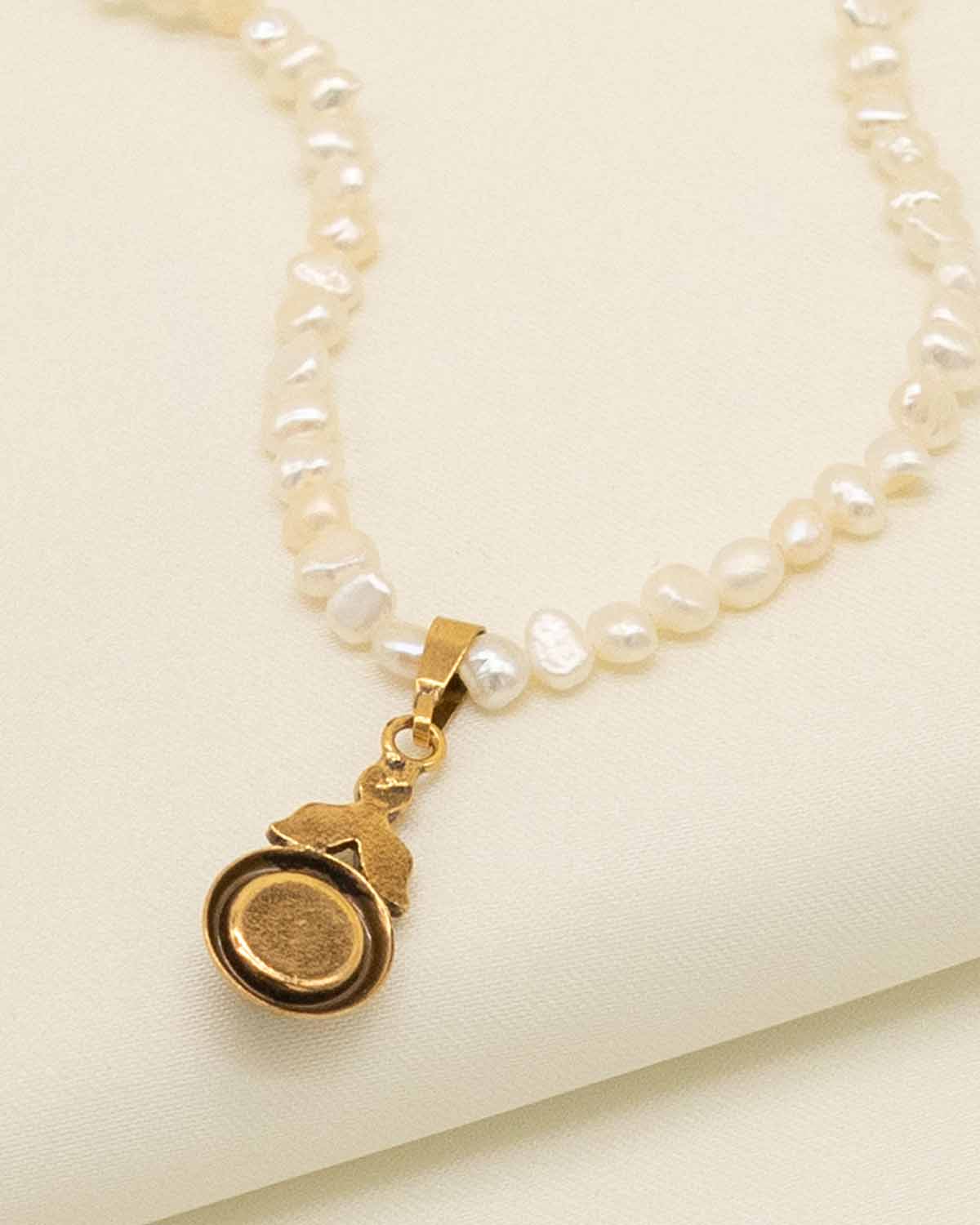 The Arezzo Pearl Necklace (That's Amore Edition)