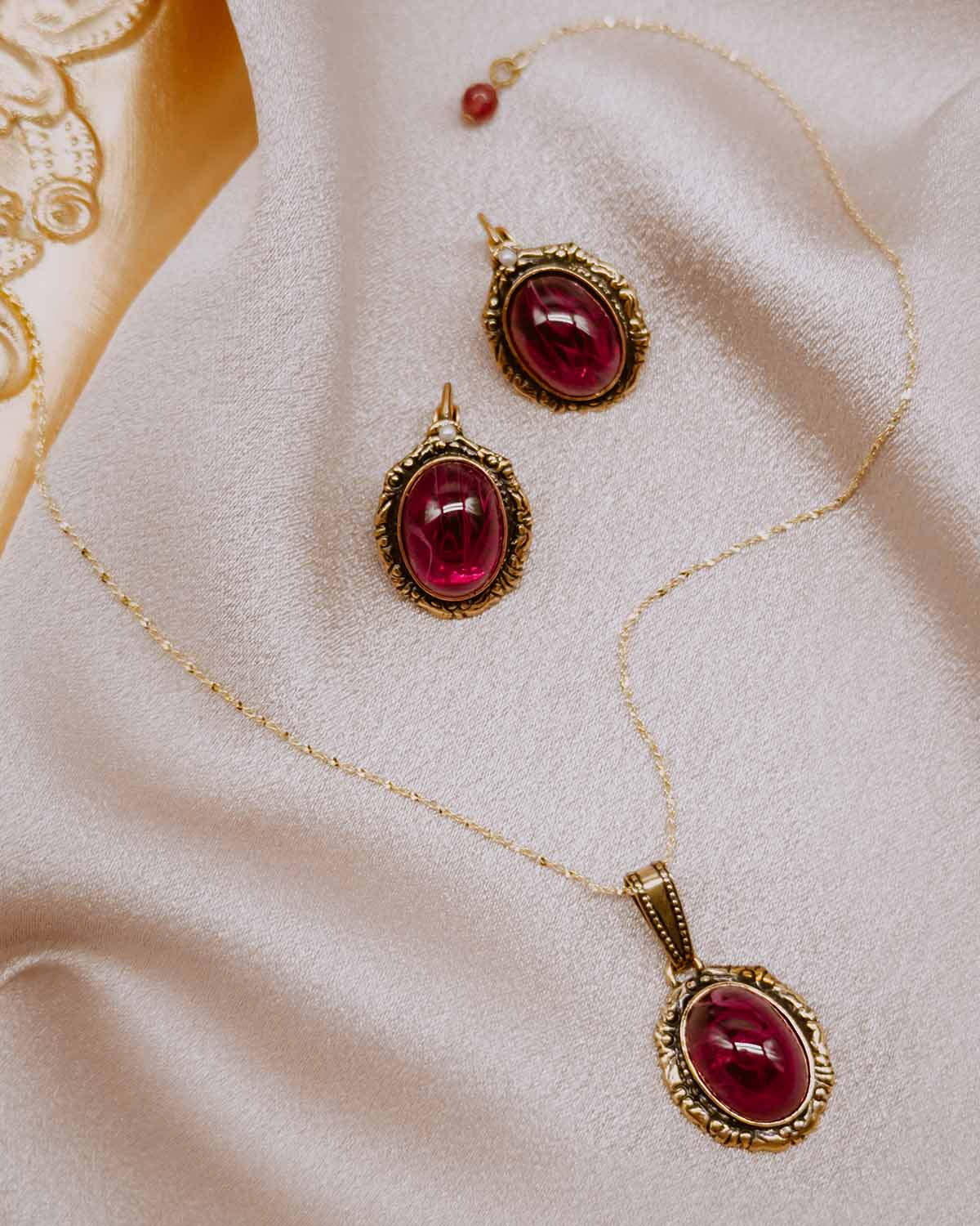 The San Gimignano Necklace (Majestic Aura Edition)
