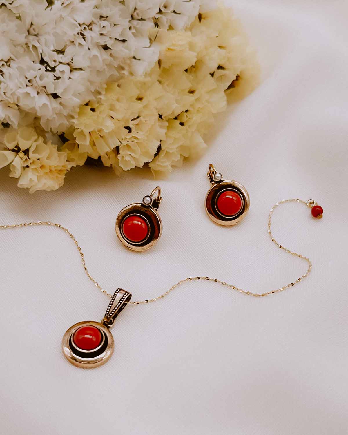 LANGANI Signed top Handmade Elegant Coral Red Glass Elements Antique Gold Color Metal Clip-on Earrings European Designer Jewelry