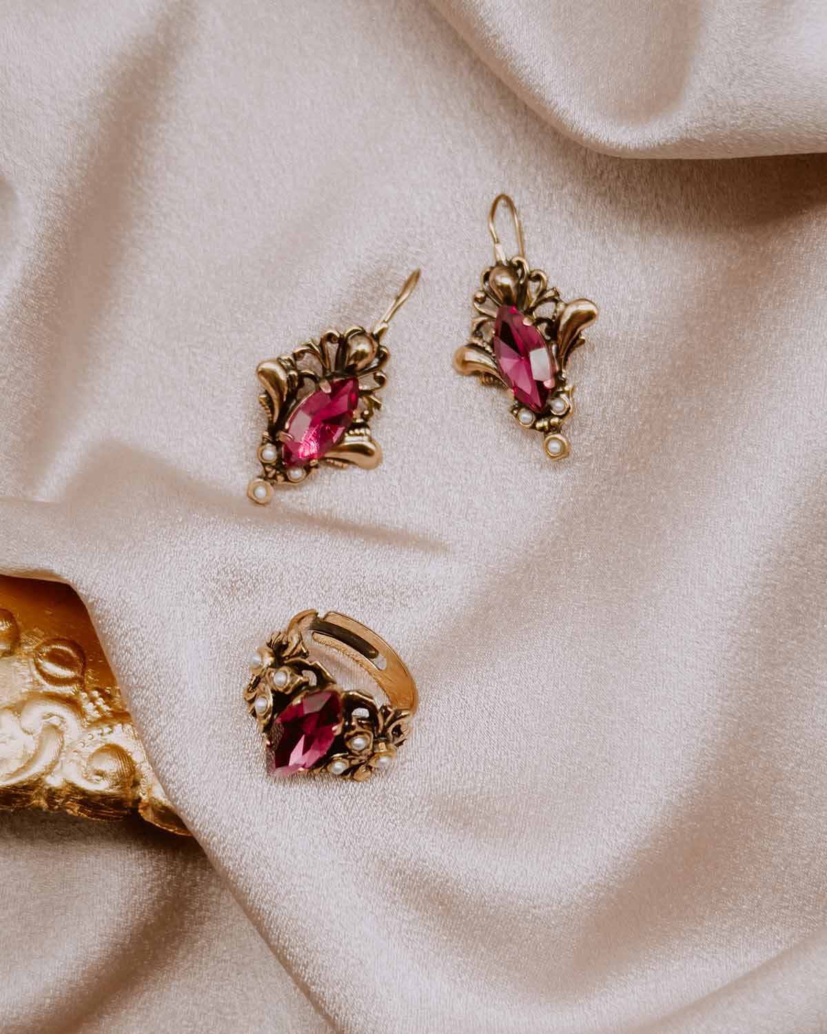 The Medici Earring (Majestic Aura Edition)
