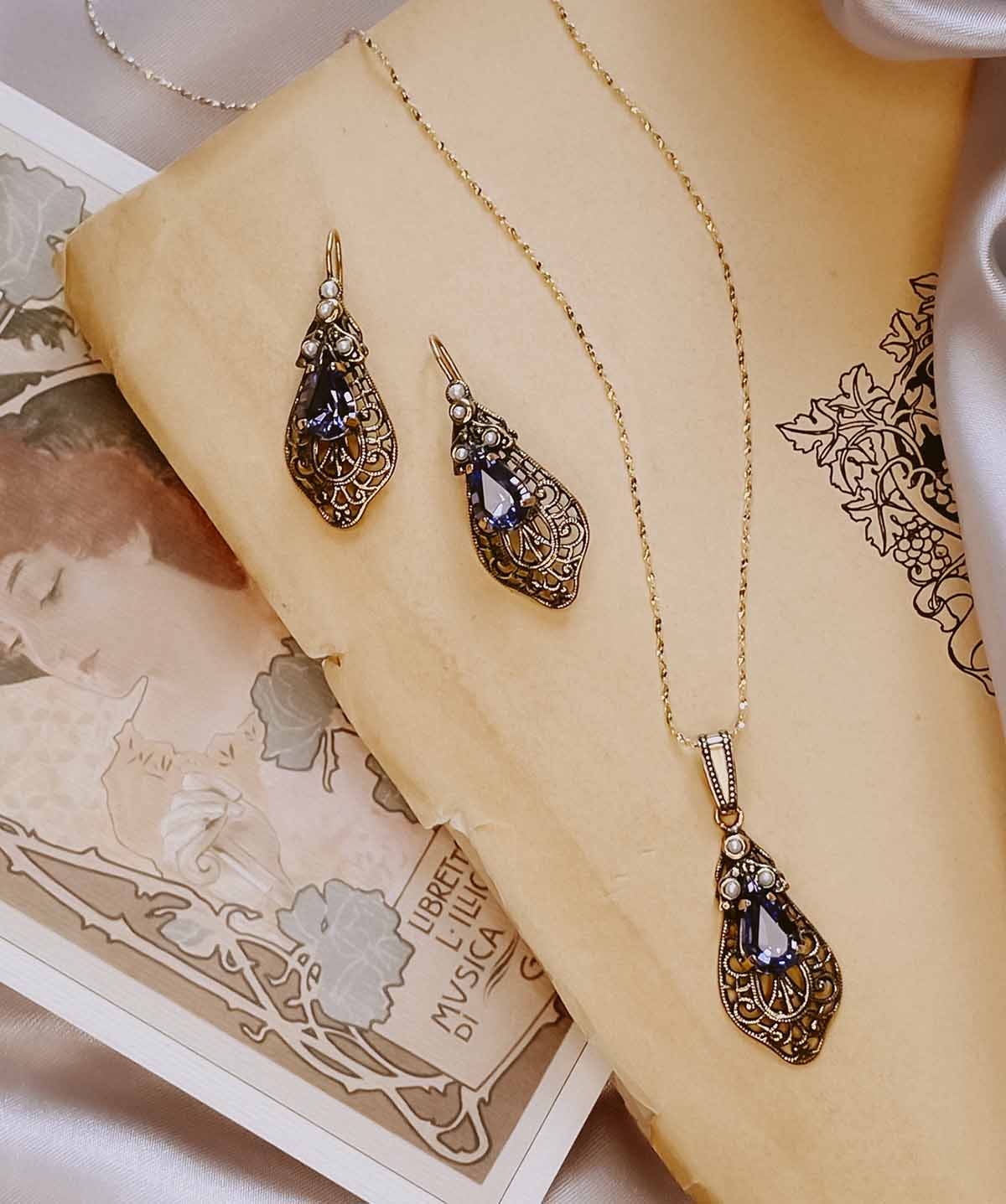 The Bolgheri Necklace Set (Tuscan Glimmer Edition)