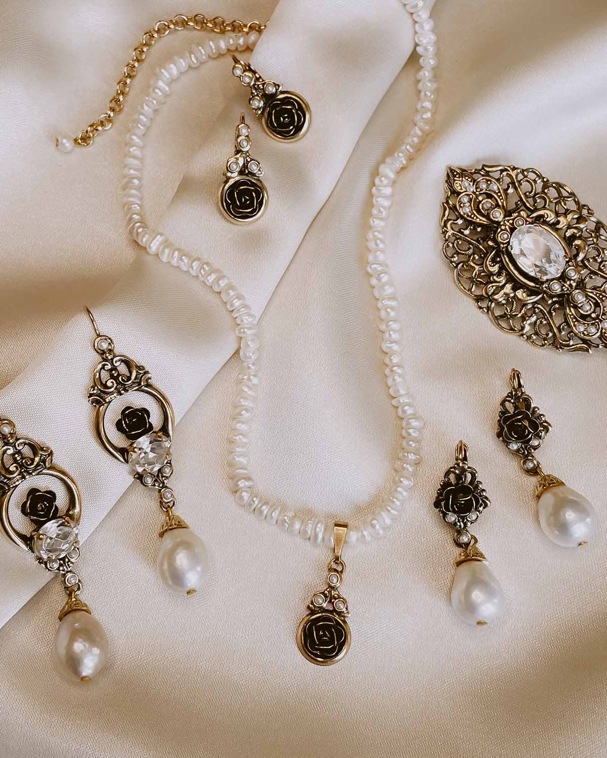 The Arezzo Pearl Necklace (That's Amore Edition)