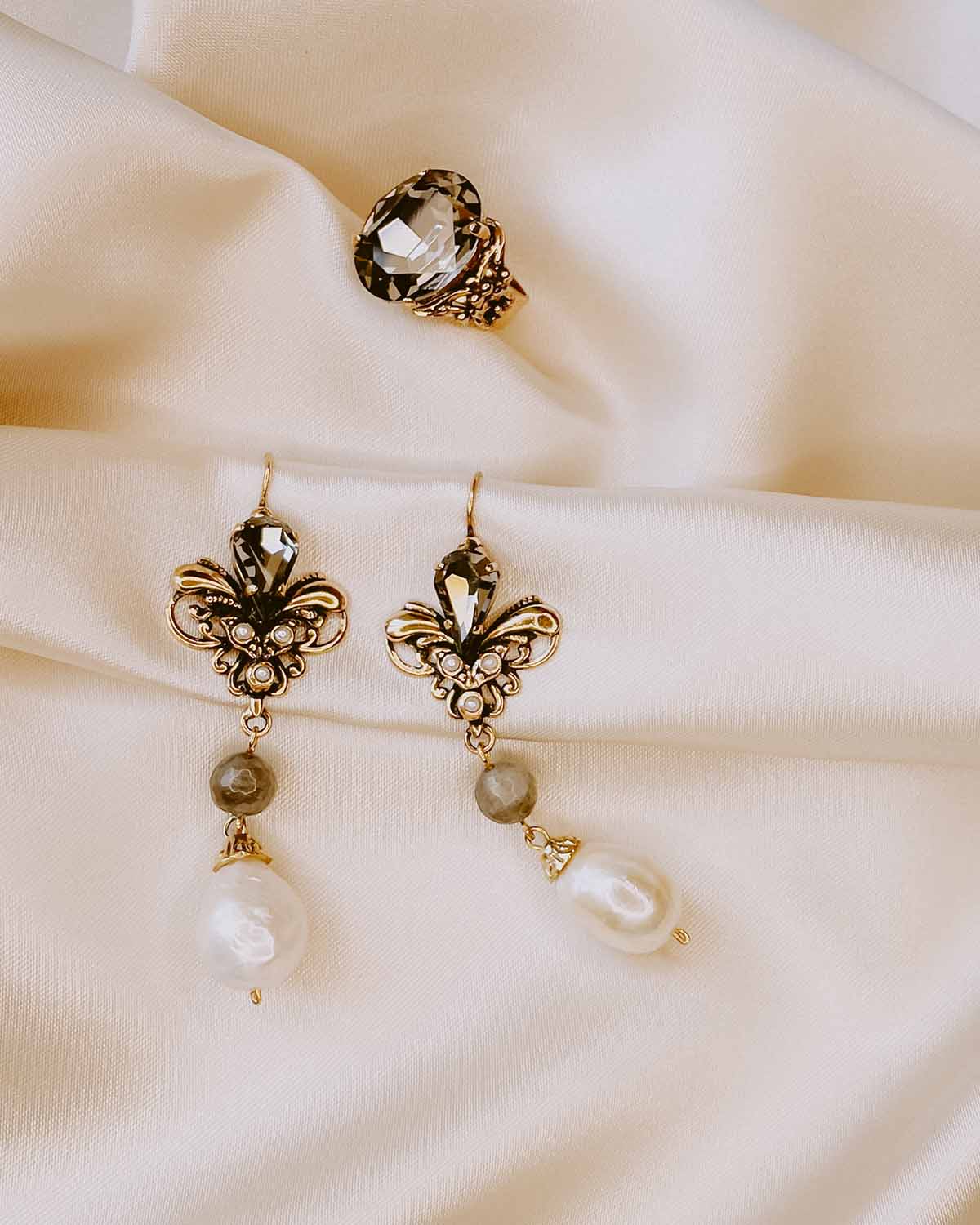 Vintage style 2025 gold earrings